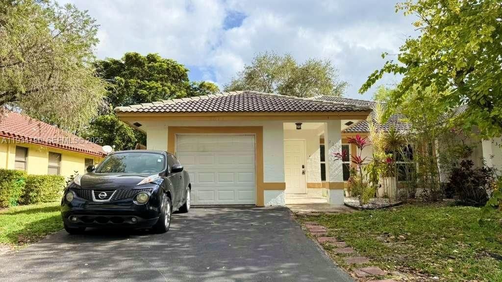 出租: $3,100 (3 贝兹, 2 浴室, 1298 平方英尺)