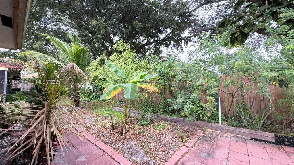 出租: $3,100 (3 贝兹, 2 浴室, 1298 平方英尺)