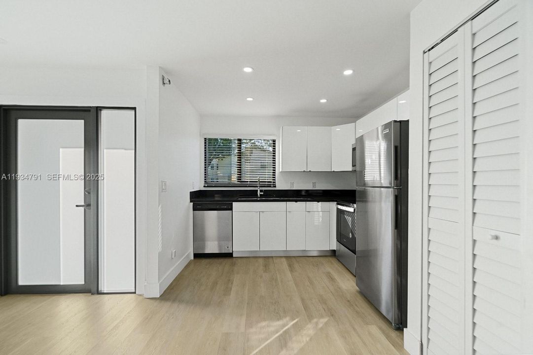 出租: $3,400 (3 贝兹, 2 浴室, 1650 平方英尺)