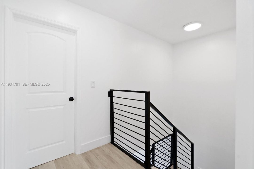 出租: $3,400 (3 贝兹, 2 浴室, 1650 平方英尺)