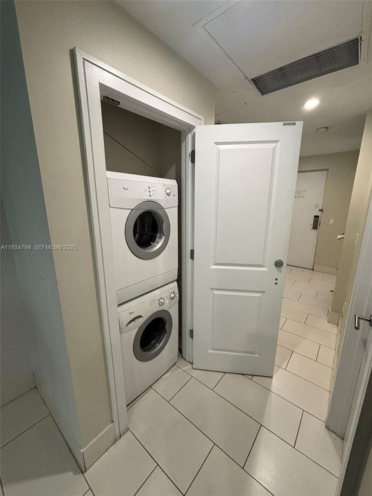 На продажу: $120,000 (3 спален, 4 ванн, 2070 Квадратных фут)