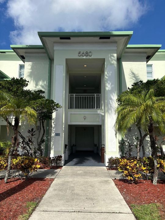 На продажу: $120,000 (3 спален, 4 ванн, 2070 Квадратных фут)