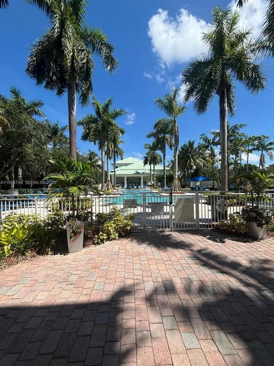 На продажу: $120,000 (3 спален, 4 ванн, 2070 Квадратных фут)