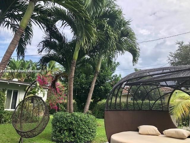 For Rent: $3,950 (3 beds, 1 baths, 1373 Square Feet)