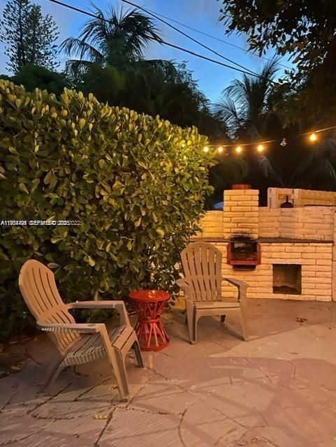 For Rent: $3,950 (3 beds, 1 baths, 1373 Square Feet)