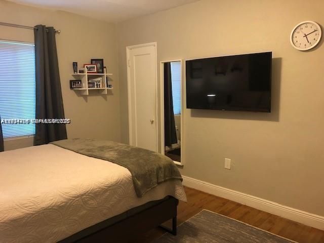 For Rent: $3,950 (3 beds, 1 baths, 1373 Square Feet)