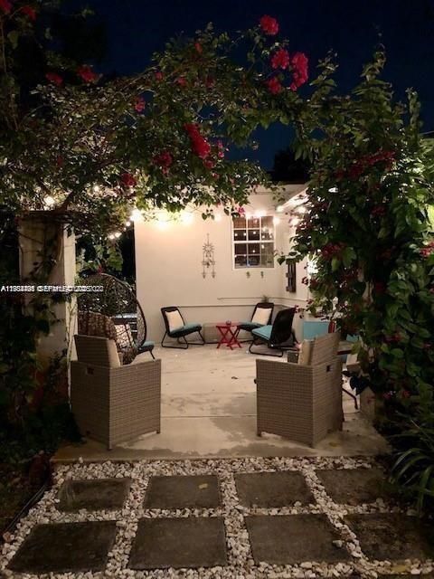 For Rent: $3,950 (3 beds, 1 baths, 1373 Square Feet)