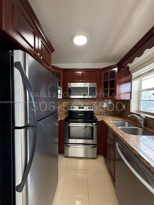 В аренду: $2,995 (2 спален, 2 ванн, 1000 Квадратных фут)