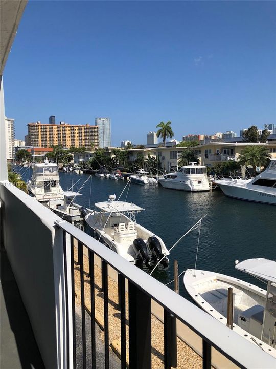 出租: $1,700 (1 贝兹, 1 浴室, 652 平方英尺)