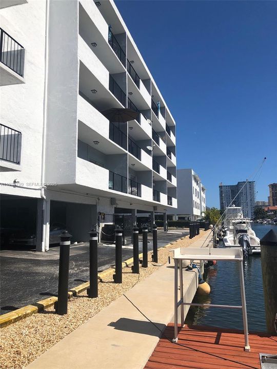 出租: $1,700 (1 贝兹, 1 浴室, 652 平方英尺)