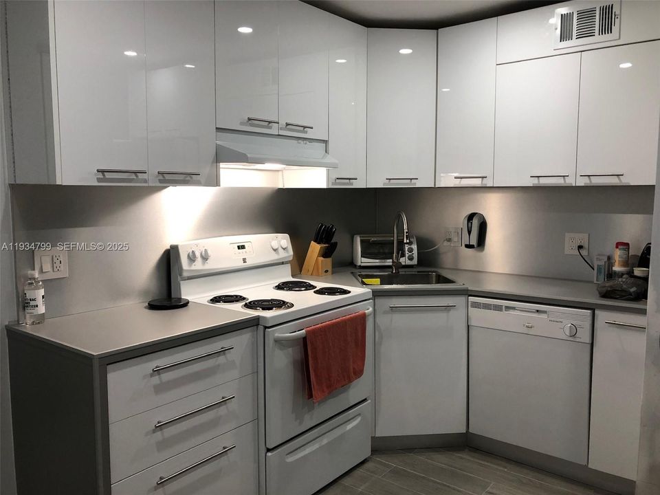 出租: $1,700 (1 贝兹, 1 浴室, 652 平方英尺)