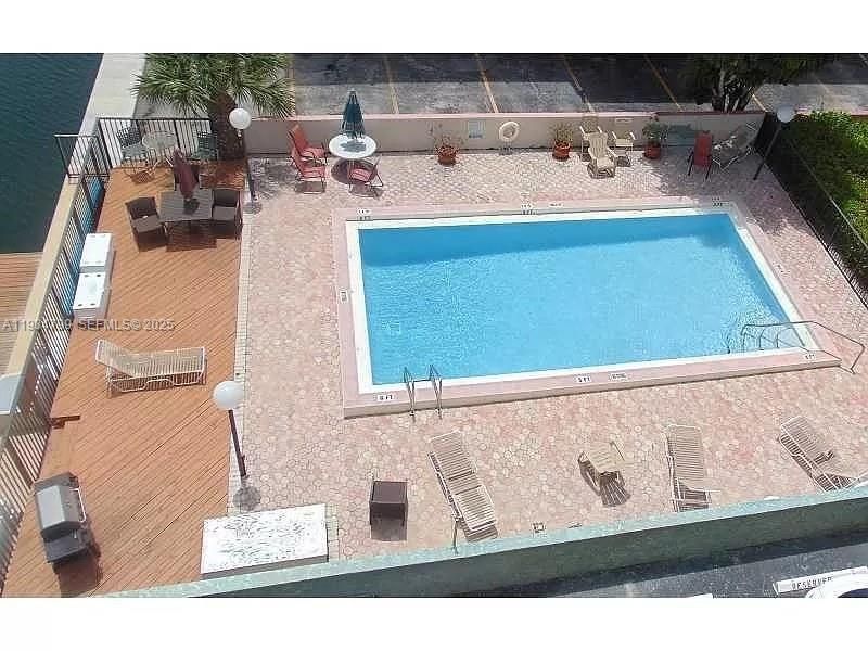 出租: $1,700 (1 贝兹, 1 浴室, 652 平方英尺)