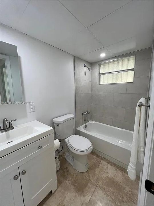 В аренду: $2,750 (3 спален, 2 ванн, 930 Квадратных фут)