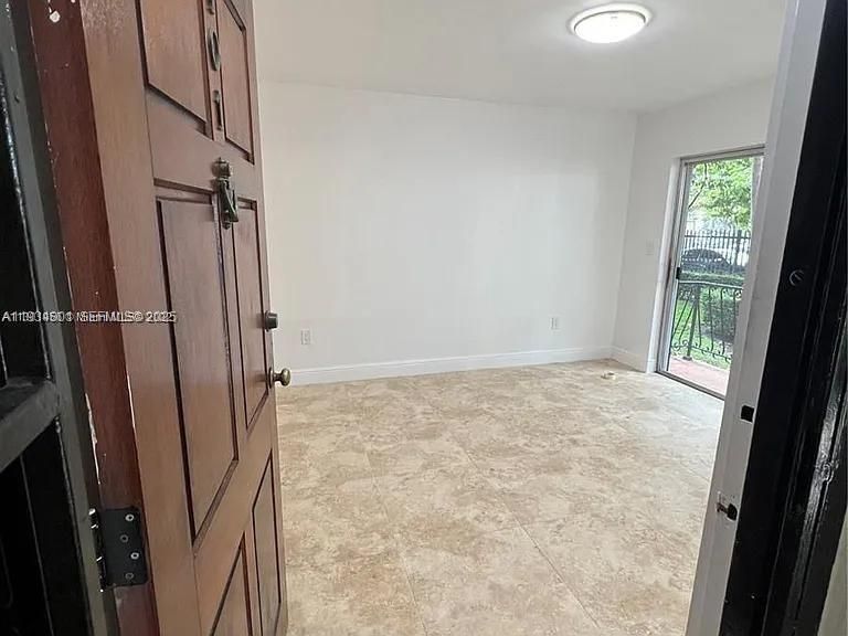 В аренду: $2,750 (3 спален, 2 ванн, 930 Квадратных фут)