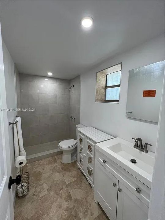 В аренду: $2,750 (3 спален, 2 ванн, 930 Квадратных фут)