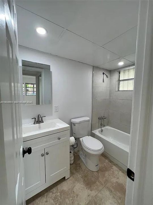 В аренду: $2,750 (3 спален, 2 ванн, 930 Квадратных фут)