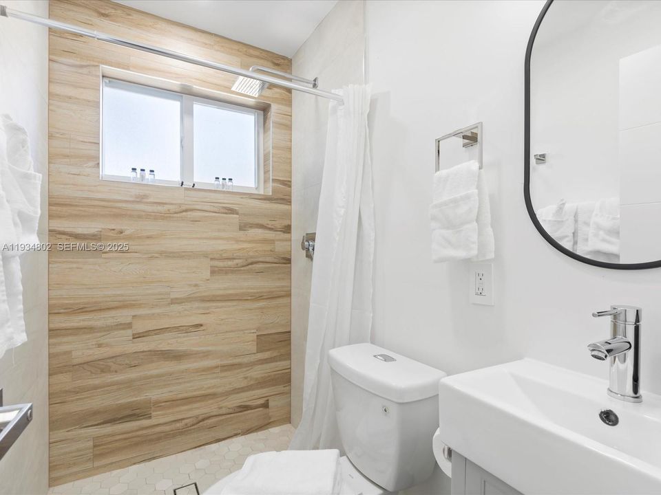 For Rent: $5,999 (4 beds, 3 baths, 1348 Square Feet)