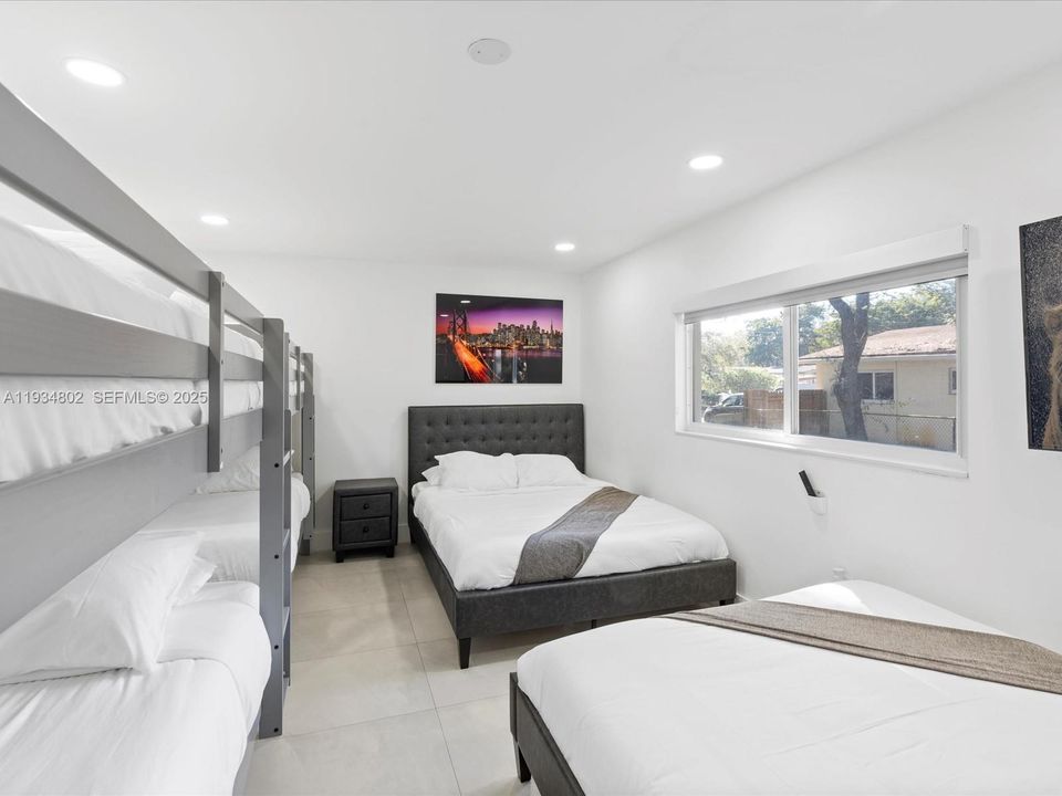 For Rent: $5,999 (4 beds, 3 baths, 1348 Square Feet)