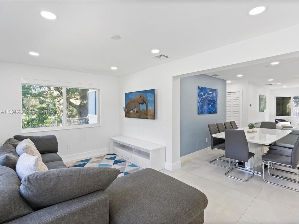 For Rent: $5,999 (4 beds, 3 baths, 1348 Square Feet)