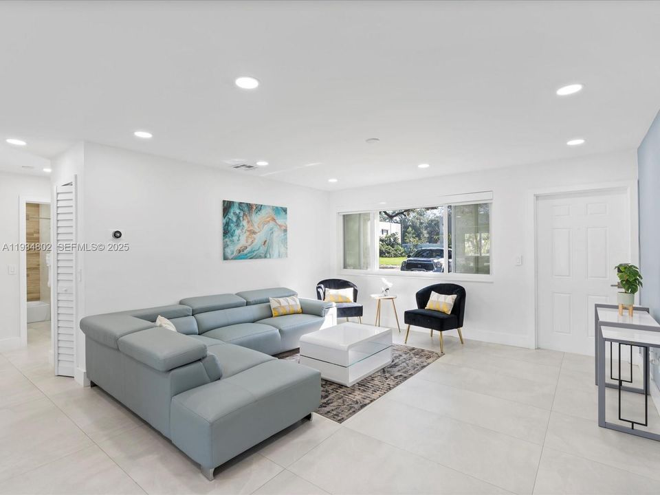 For Rent: $5,999 (4 beds, 3 baths, 1348 Square Feet)