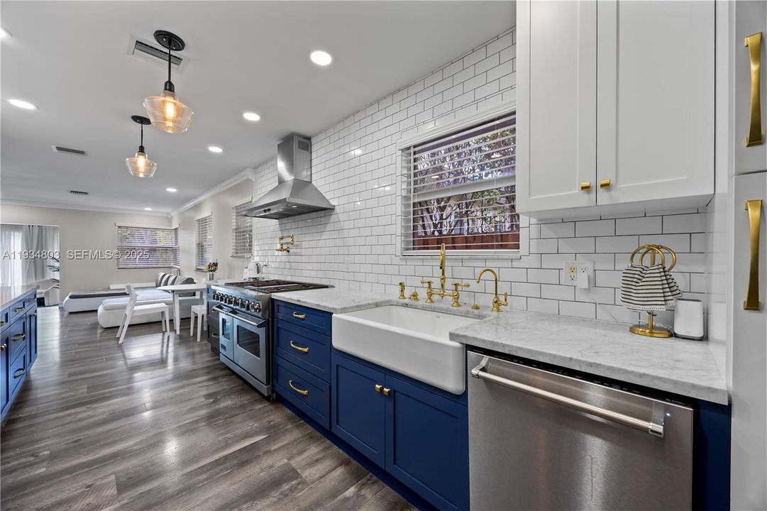 For Rent: $4,300 (3 beds, 2 baths, 1472 Square Feet)