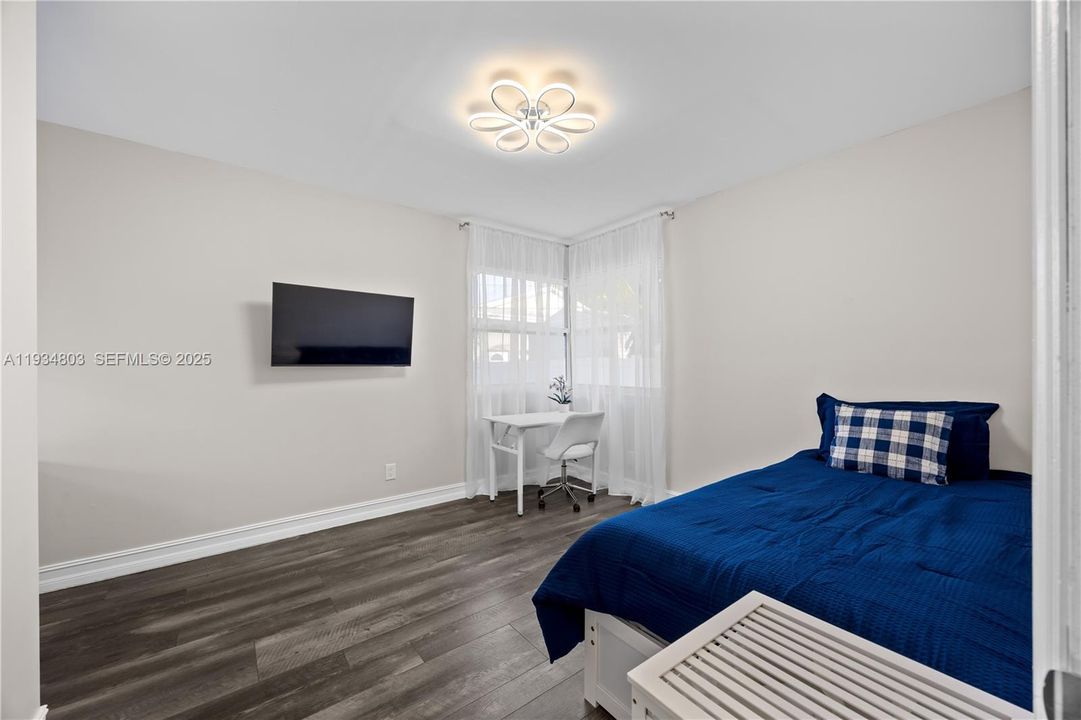 For Rent: $4,300 (3 beds, 2 baths, 1472 Square Feet)