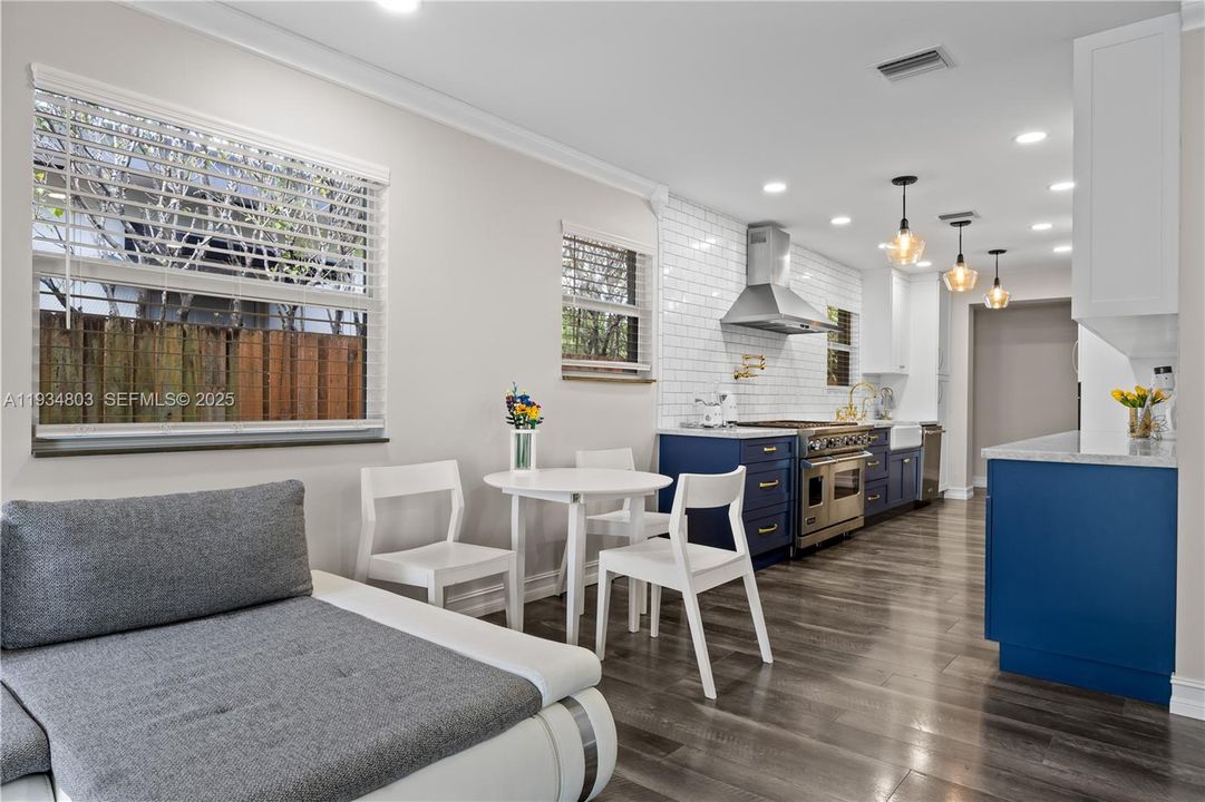 For Rent: $4,300 (3 beds, 2 baths, 1472 Square Feet)