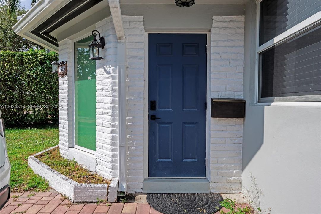 For Rent: $4,300 (3 beds, 2 baths, 1472 Square Feet)