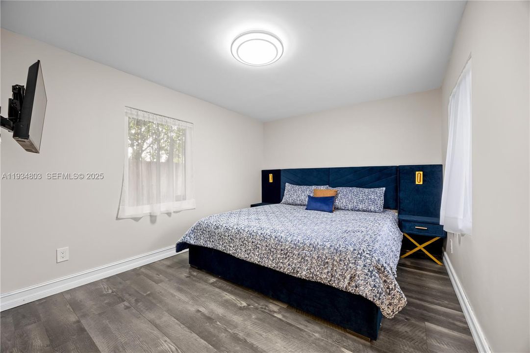 For Rent: $4,300 (3 beds, 2 baths, 1472 Square Feet)