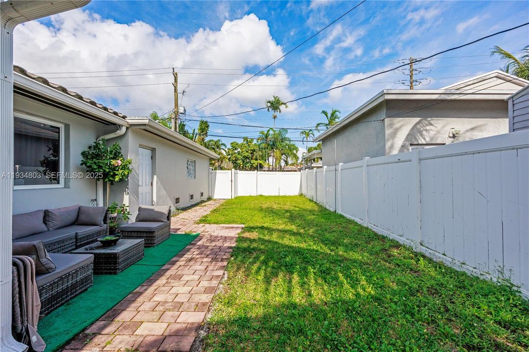 For Rent: $4,300 (3 beds, 2 baths, 1472 Square Feet)