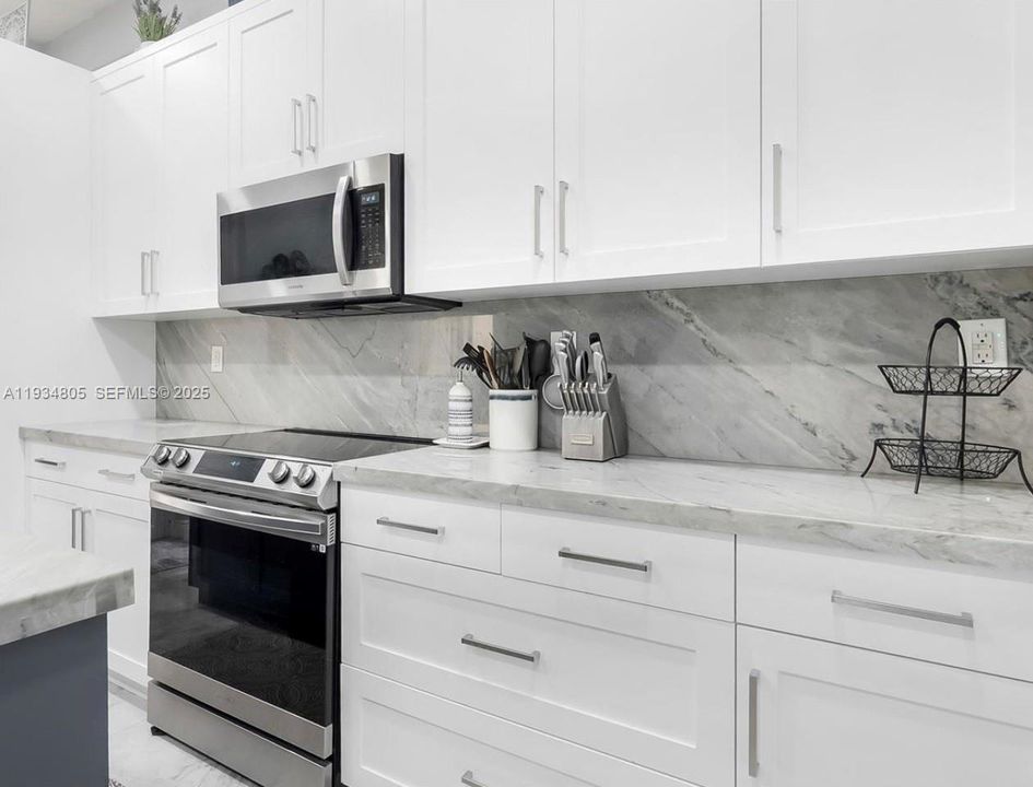 出租: $3,950 (4 贝兹, 3 浴室, 2300 平方英尺)