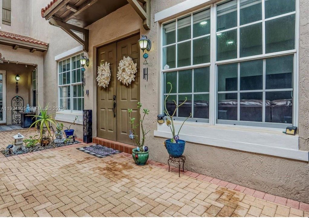 出租: $3,950 (4 贝兹, 3 浴室, 2300 平方英尺)