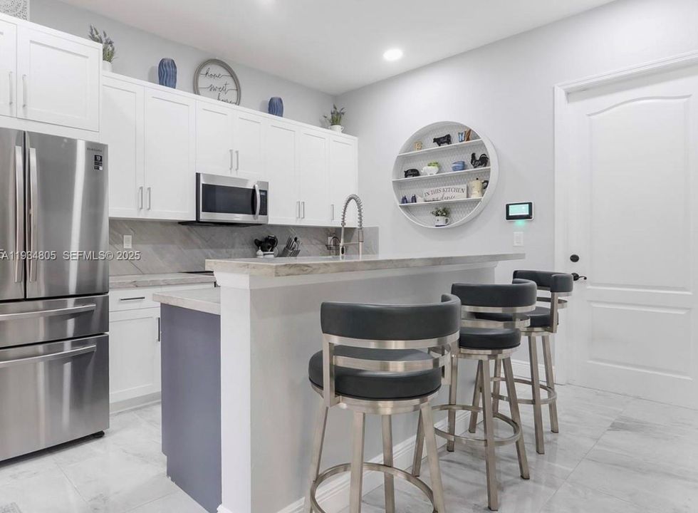 出租: $3,950 (4 贝兹, 3 浴室, 2300 平方英尺)