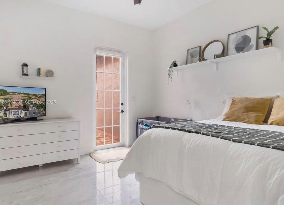 出租: $3,950 (4 贝兹, 3 浴室, 2300 平方英尺)