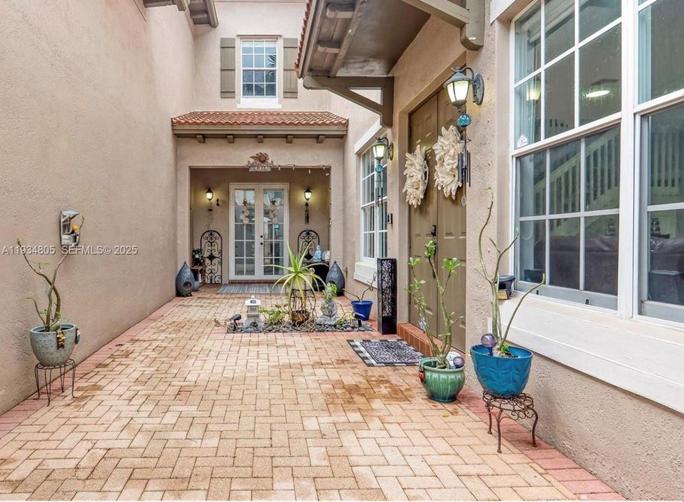 出租: $3,950 (4 贝兹, 3 浴室, 2300 平方英尺)