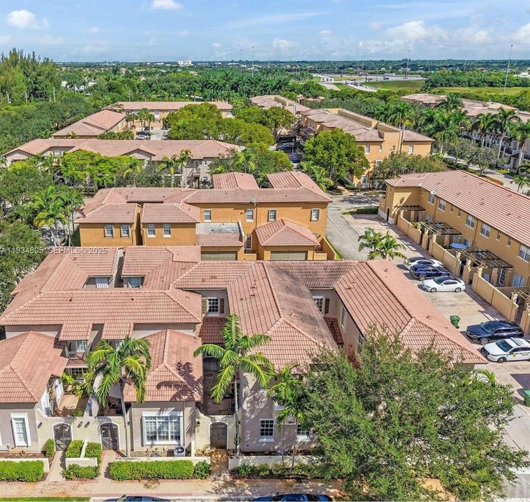 出租: $3,950 (4 贝兹, 3 浴室, 2300 平方英尺)