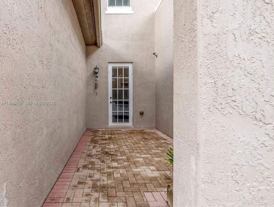 出租: $3,950 (4 贝兹, 3 浴室, 2300 平方英尺)