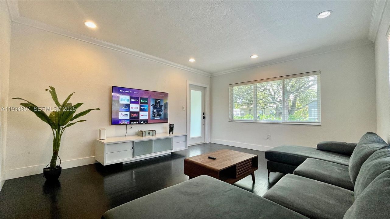 En Venta: $465,000 (3 camas, 2 baños, 1263 Pies cuadrados)