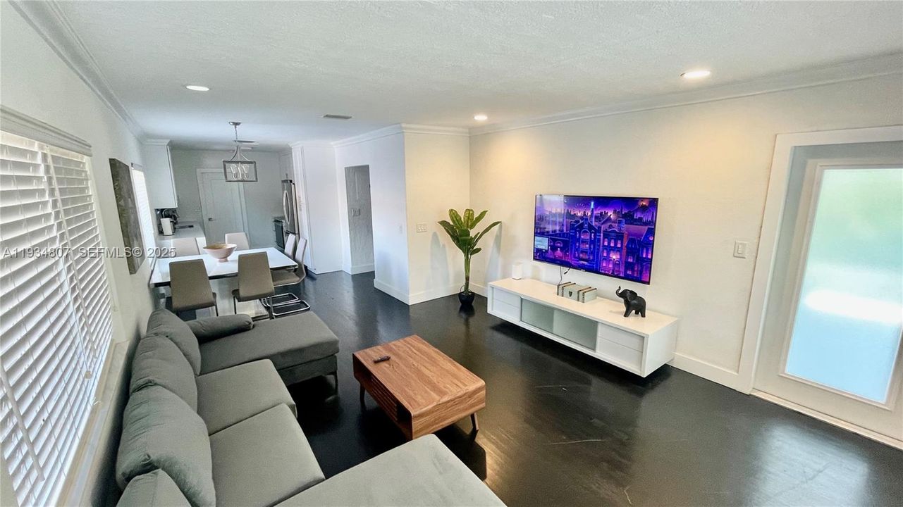 En Venta: $465,000 (3 camas, 2 baños, 1263 Pies cuadrados)