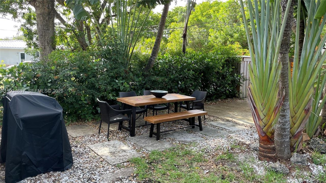 En Venta: $465,000 (3 camas, 2 baños, 1263 Pies cuadrados)