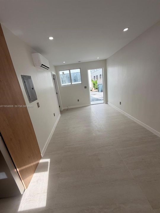 For Rent: $2,000 (1 beds, 1 baths, 635 Square Feet)