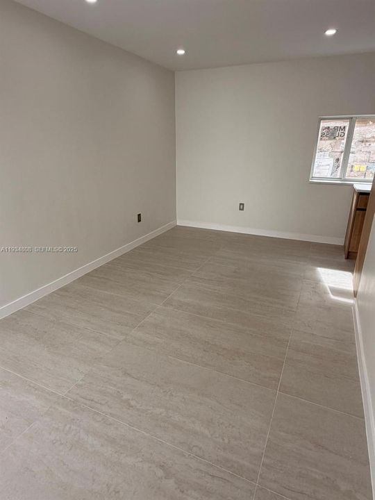 For Rent: $2,000 (1 beds, 1 baths, 635 Square Feet)