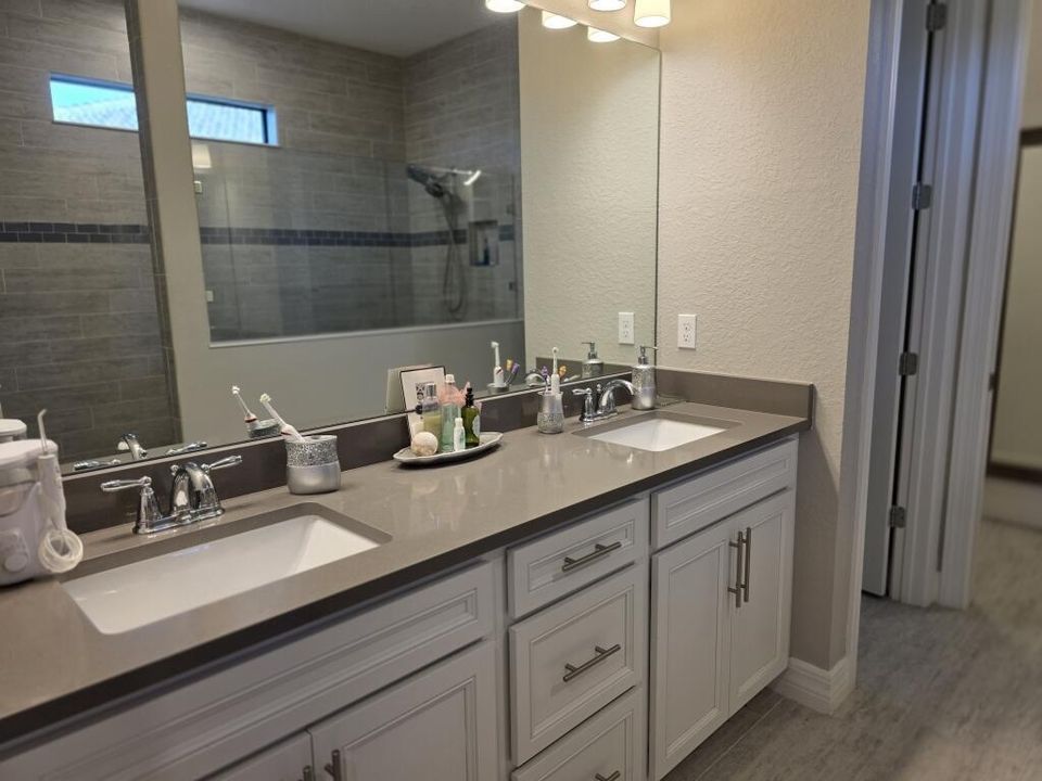 12-Master Double Sinks