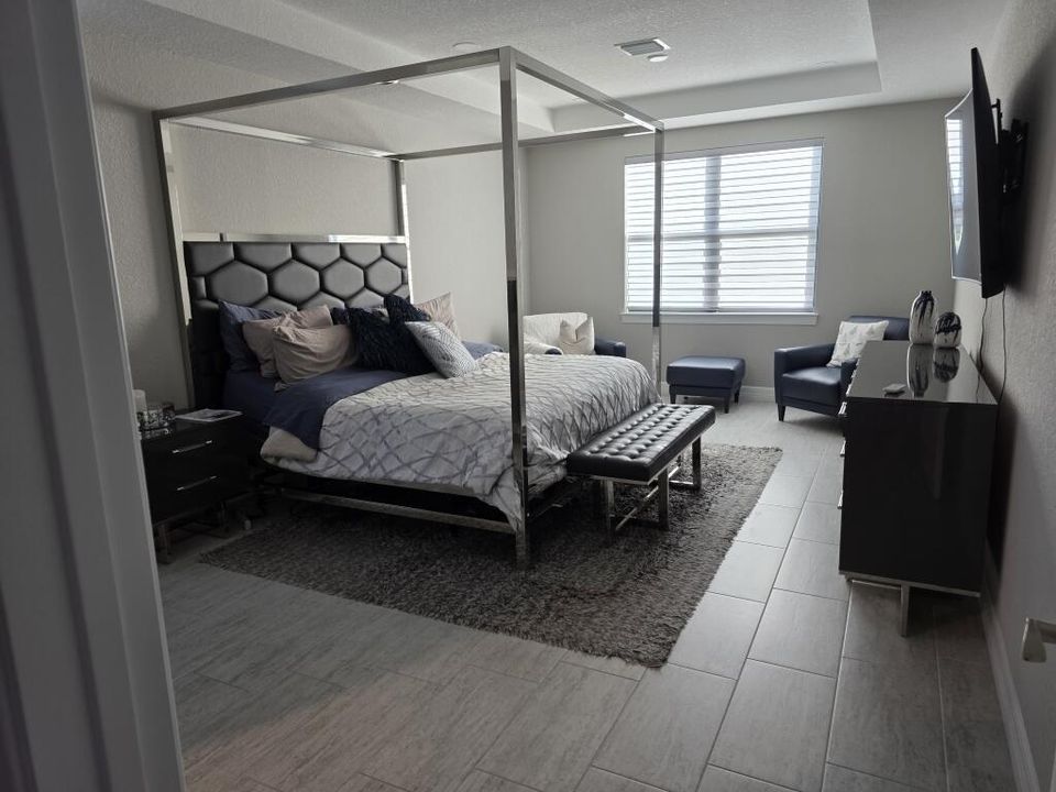09-Master Bedroom