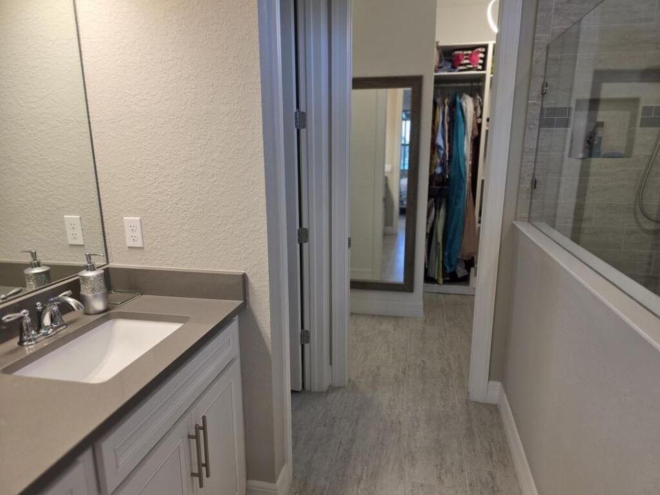 14-Master to Closet
