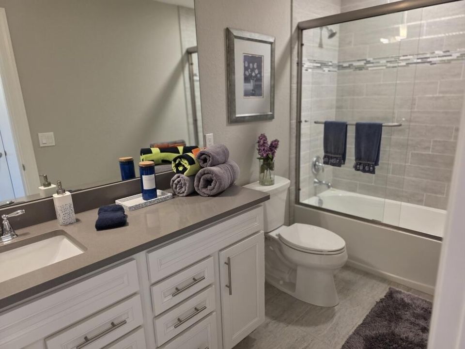 58-Upstairs Full Bath