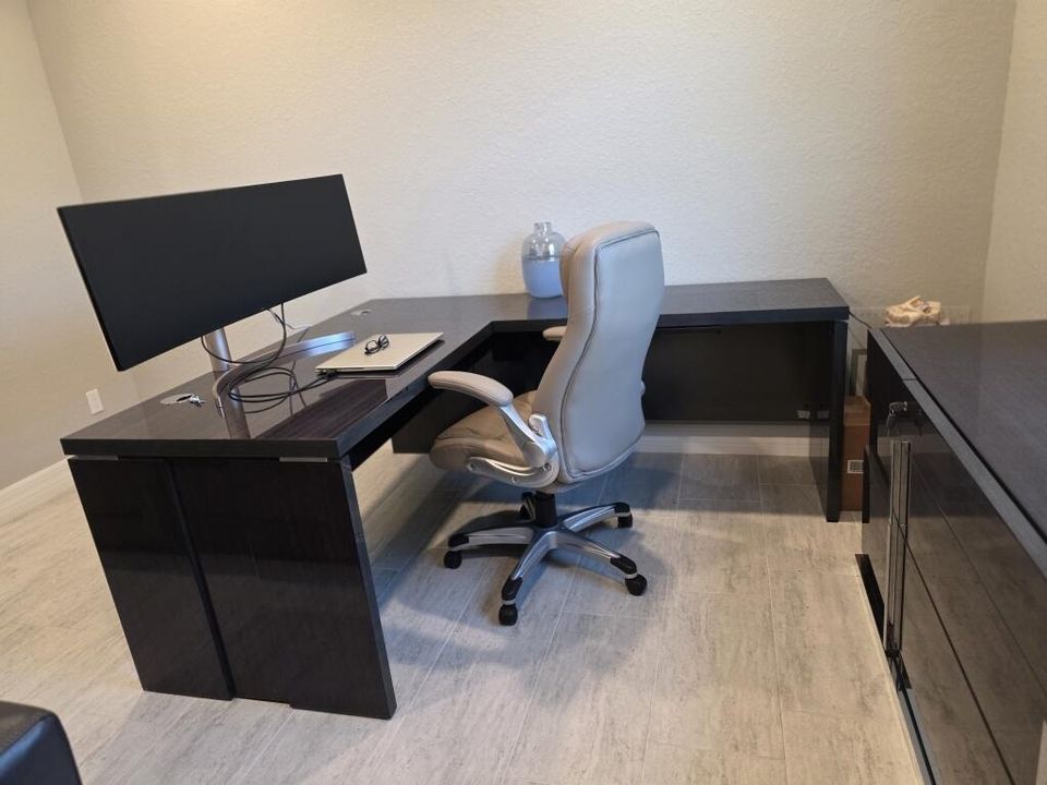 19-Executive Office 2