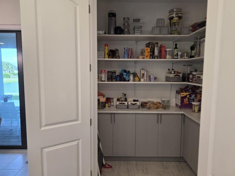41-Kitchen Pantry 2