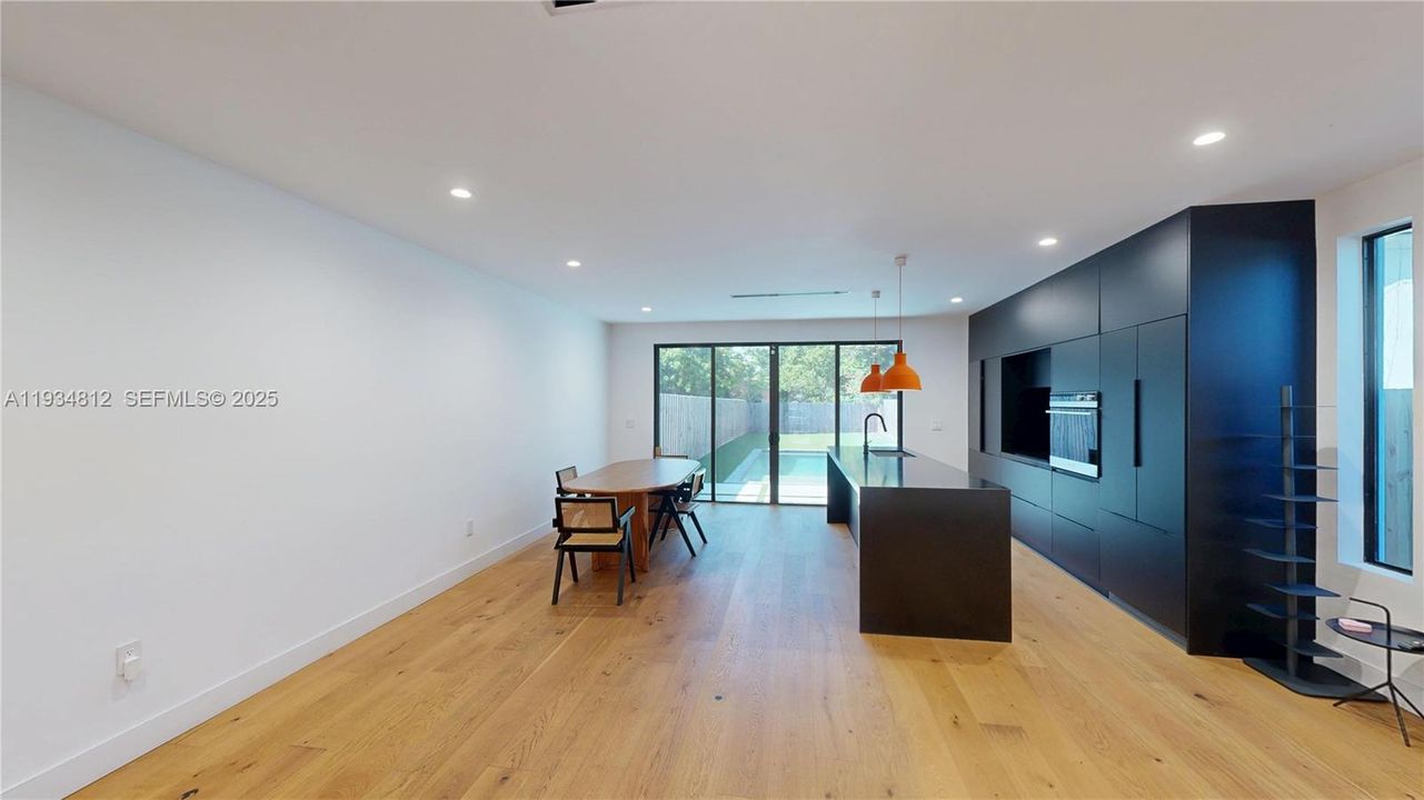 For Rent: $5,800 (3 beds, 2 baths, 1676 Square Feet)