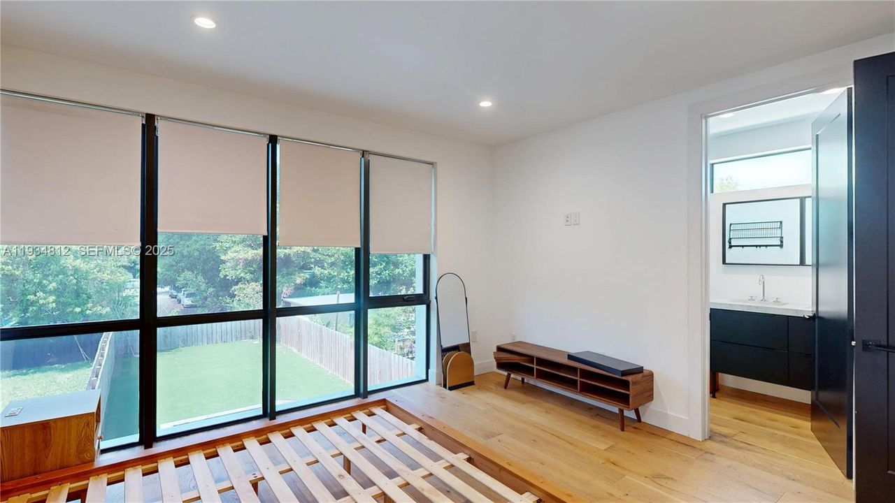 For Rent: $5,800 (3 beds, 2 baths, 1676 Square Feet)